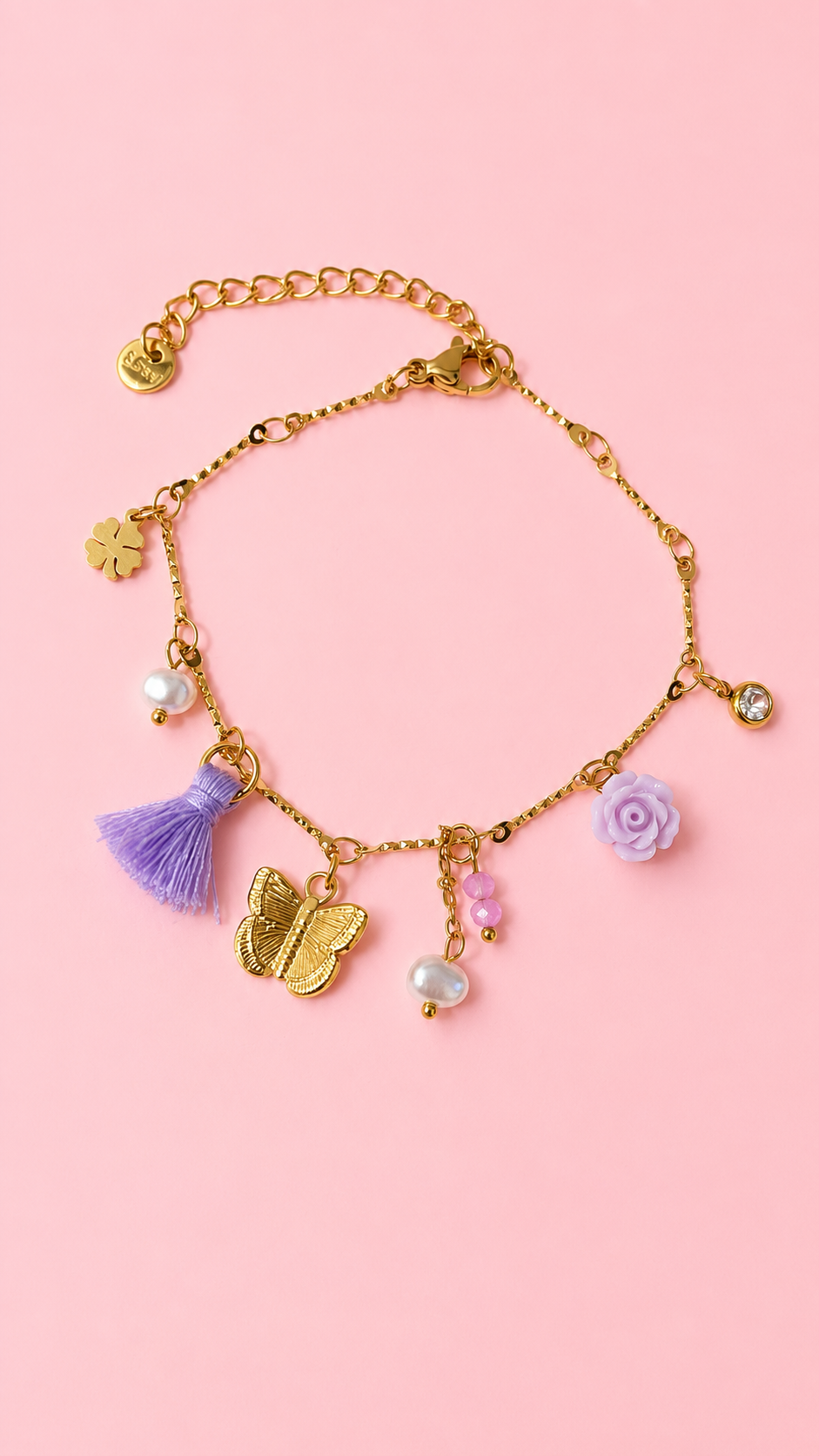 Cassis – bracelet dorée à charms papillon, pampille lilas et perles