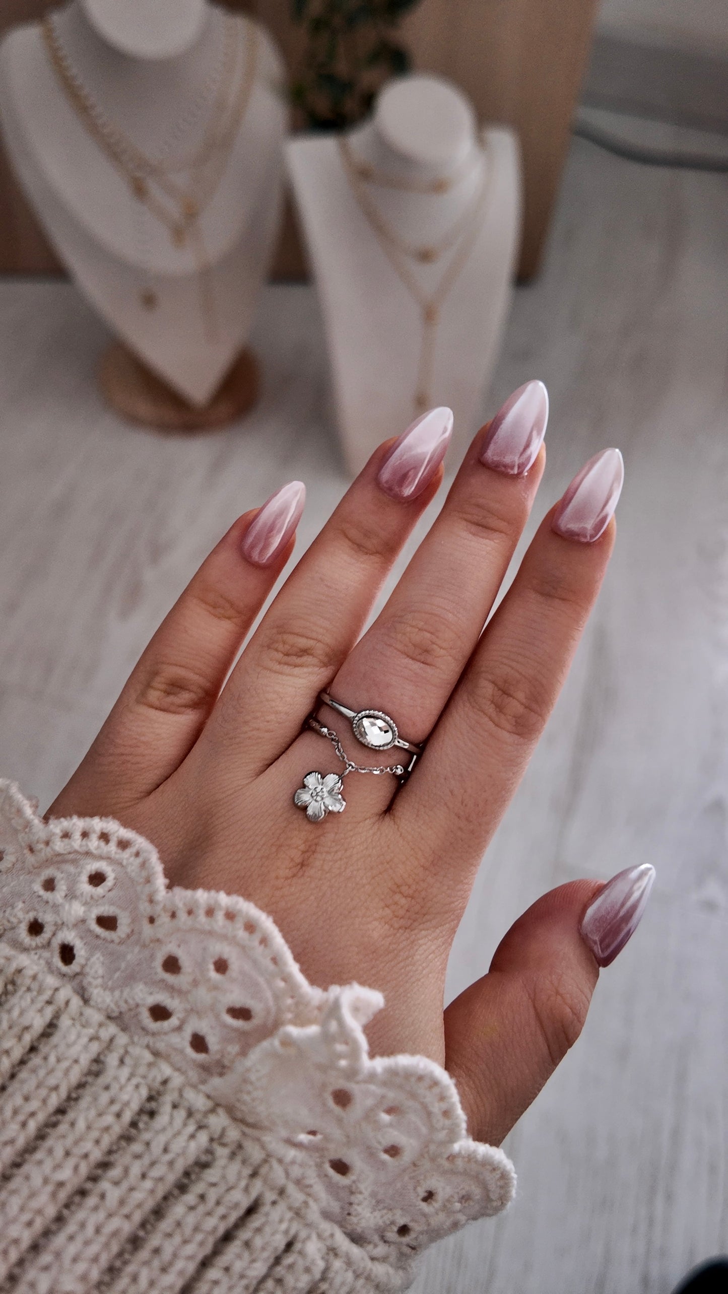 Lyséa – bague ajustable fleur & zircon avec chaîne