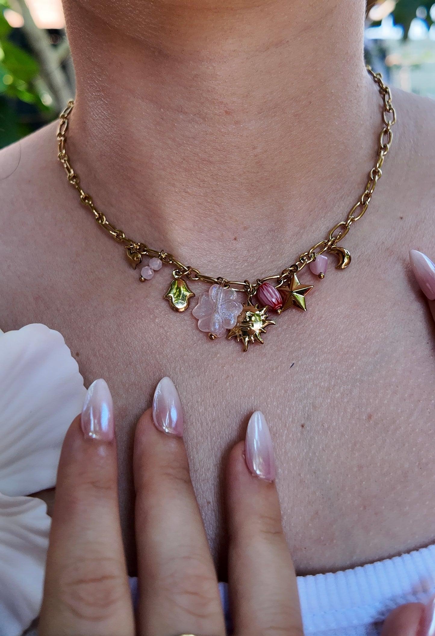 Bora - Collier doré à charms soleil étoile rose