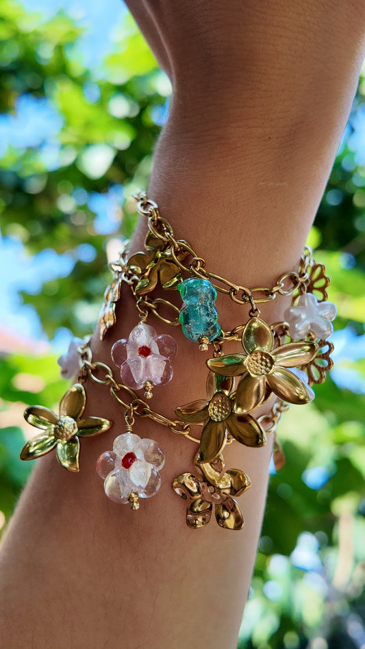 Sun Kiss – Bracelet à charms fleurs et perle