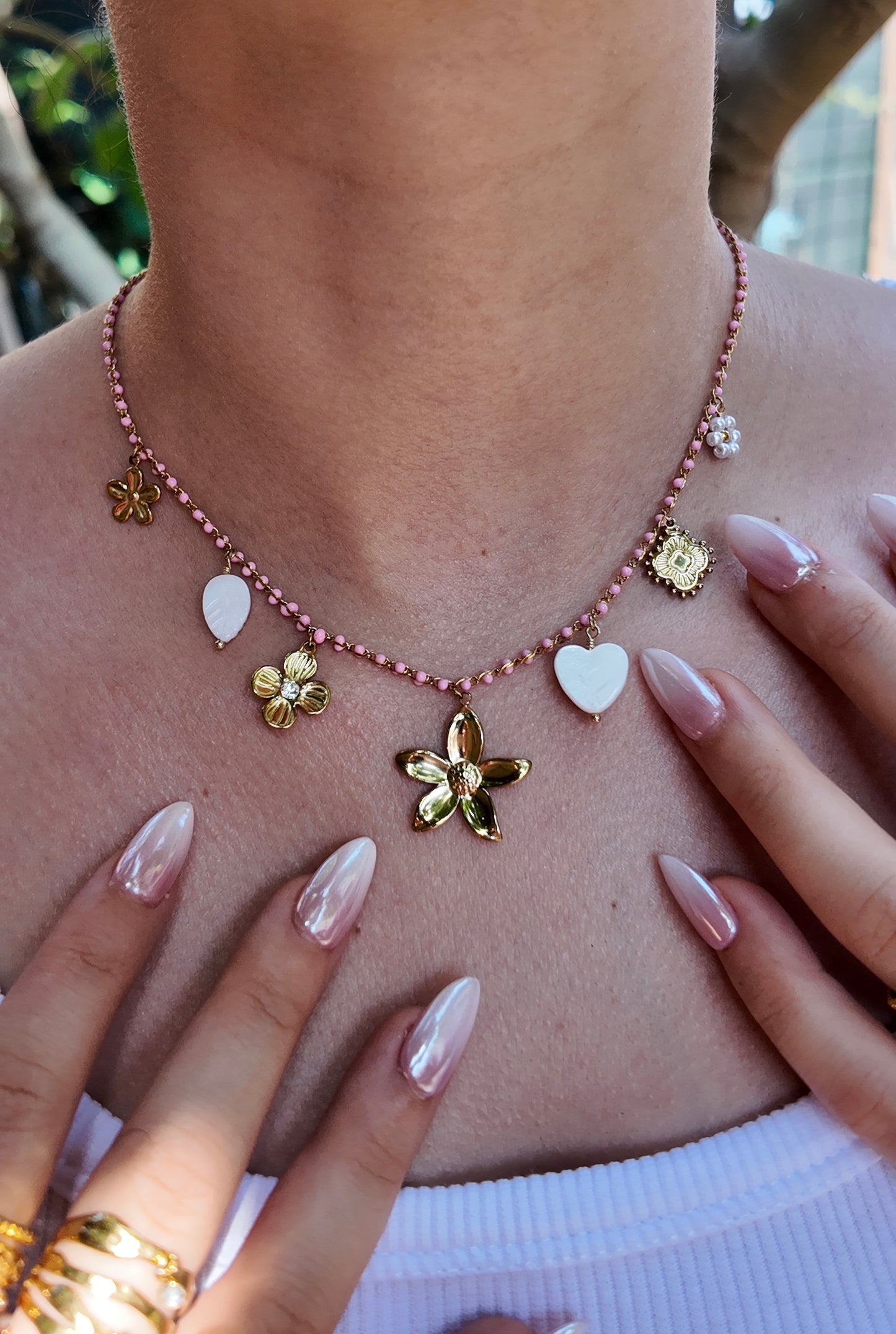 Paloma - Collier doré à perles charms fleurs et cœur