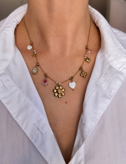 Mila – collier doré charms perles & pendentifs