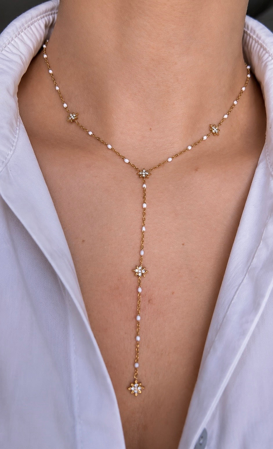 Sélène – collier Y doré perles blanches & motifs zircon