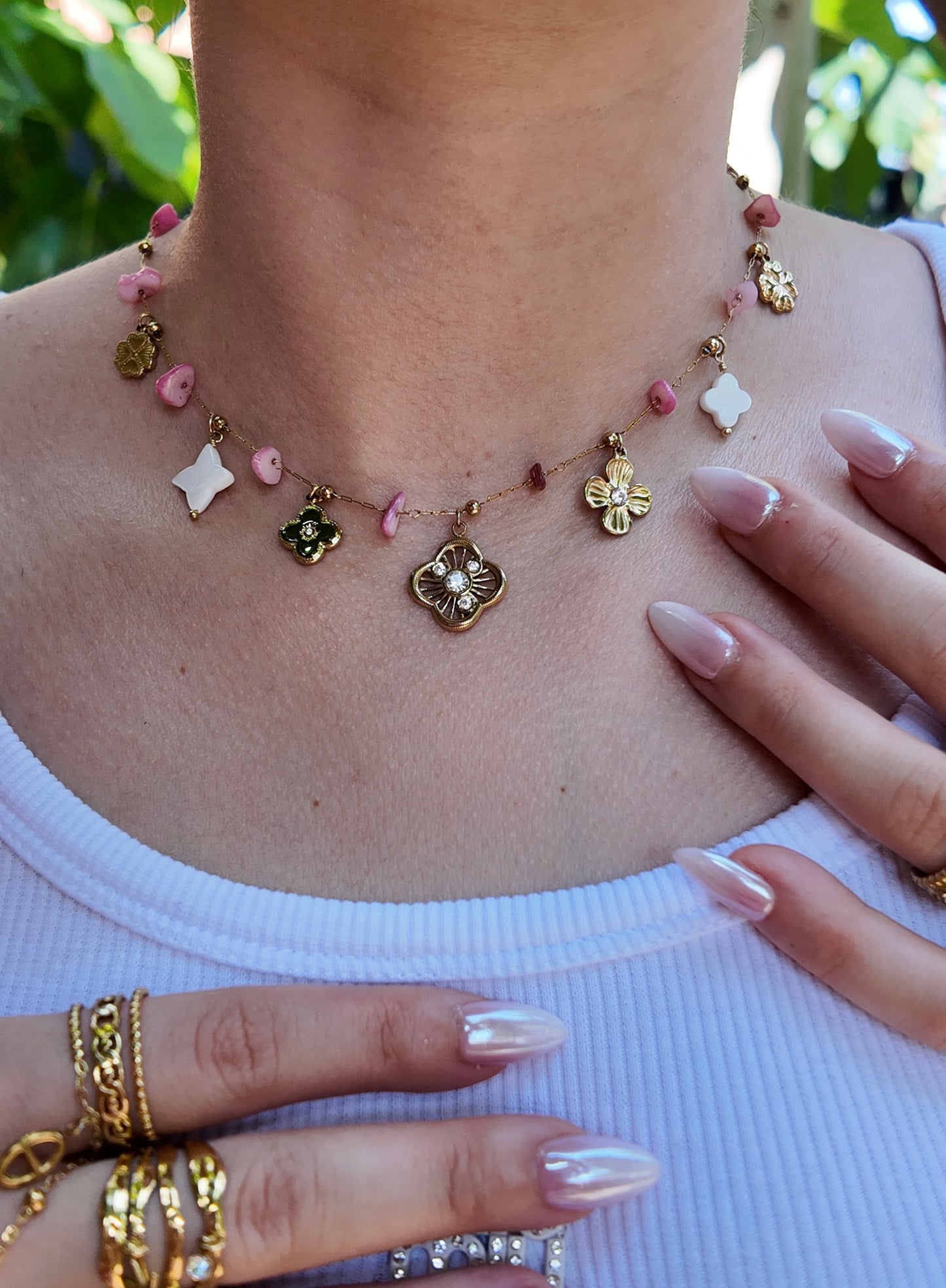 Soleya - Collier doré à charms trèfles et pierres
