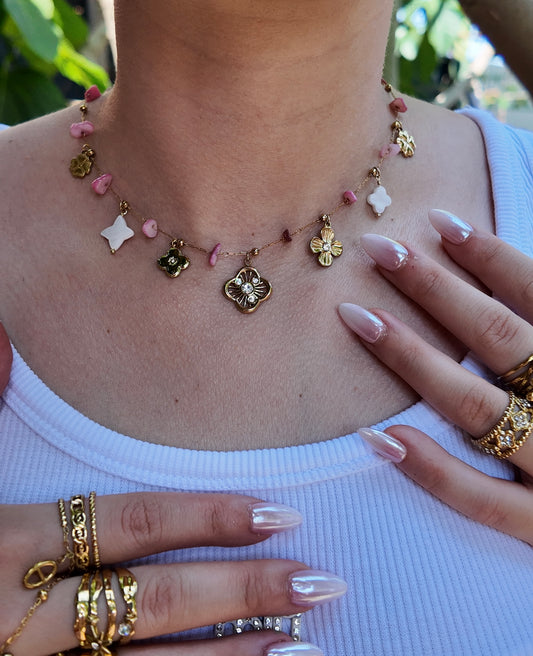 Soleya - Collier doré à charms trèfles et pierres