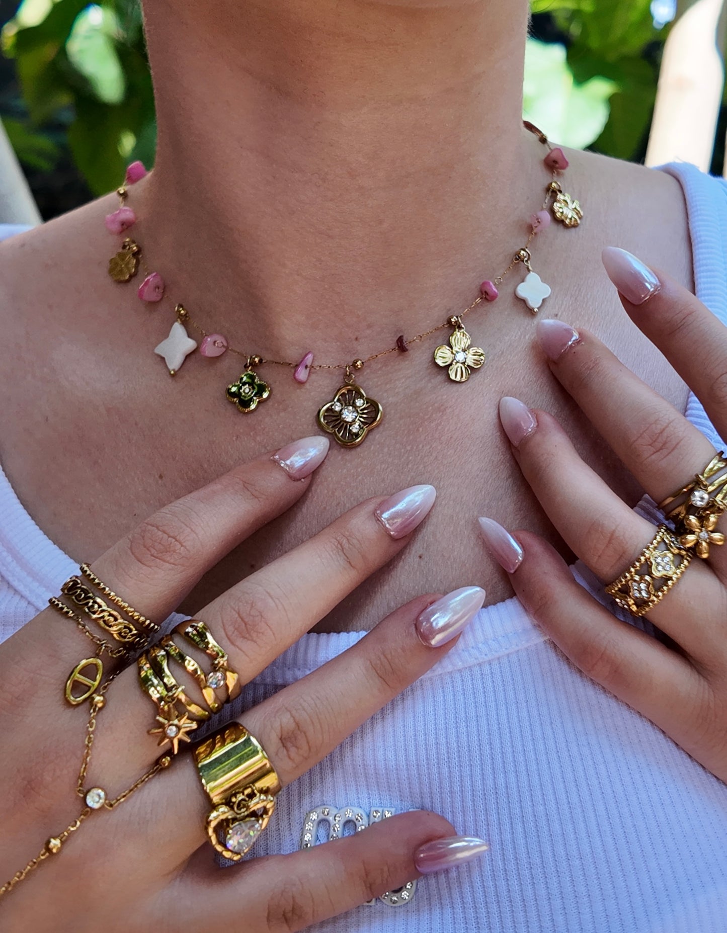 Soleya - Collier doré à charms trèfles et pierres