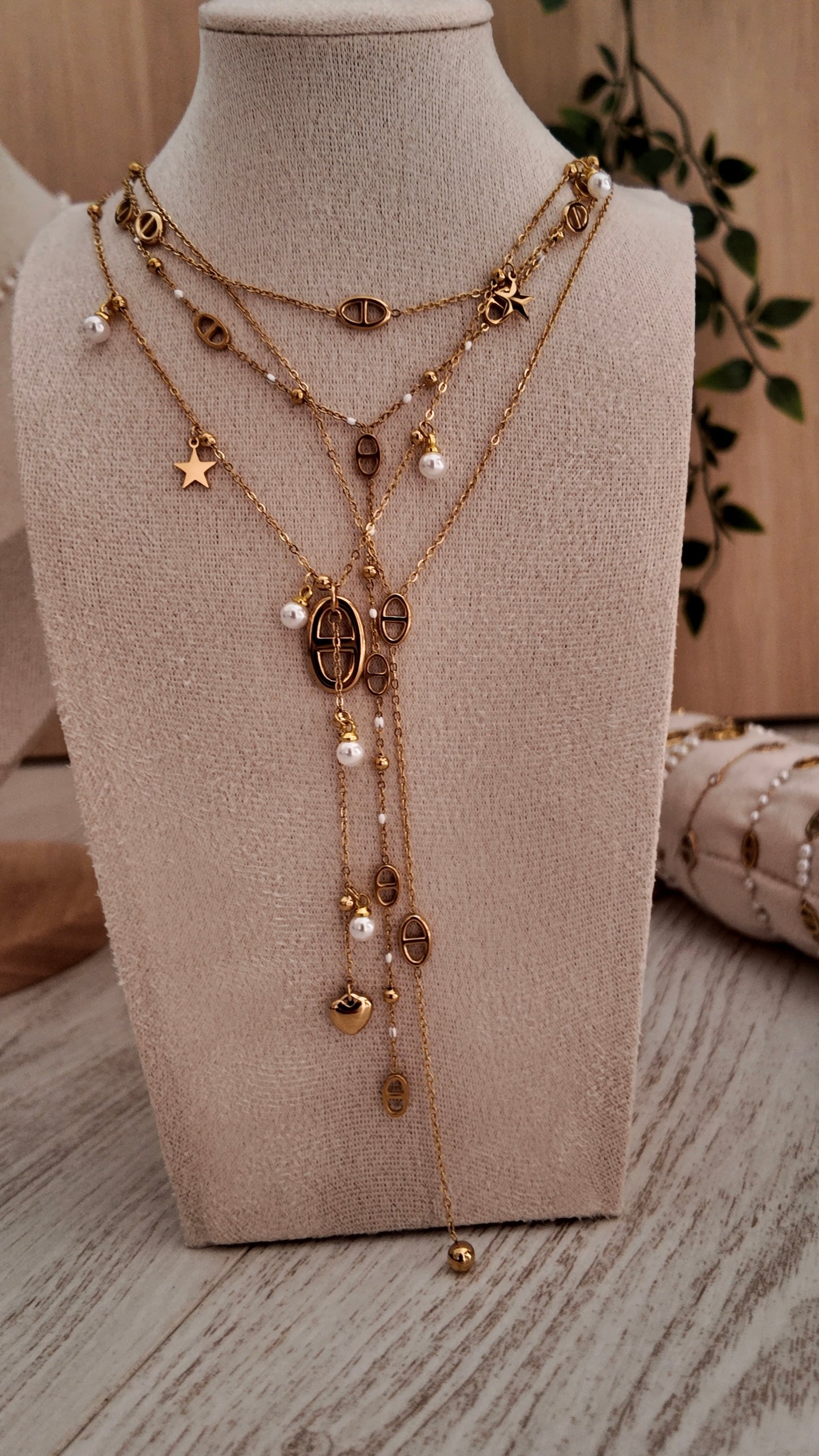 Aélia – collier Y doré perles & pendentif maille marine